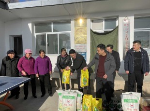臨夏州農(nóng)投集團(tuán)在幫扶村開(kāi)展慰問(wèn)捐贈(zèng)活動(dòng)